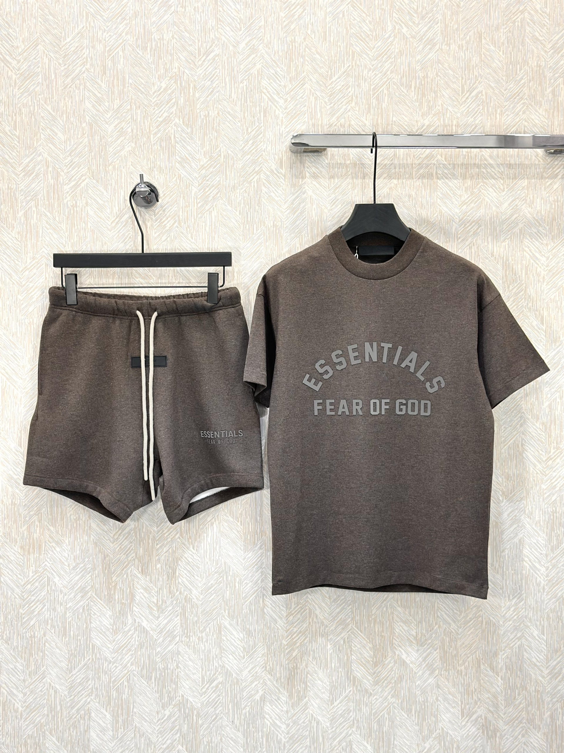 Bộ, Set hè Essentials Nâu logo chữ nổi Like Auth on web VTN